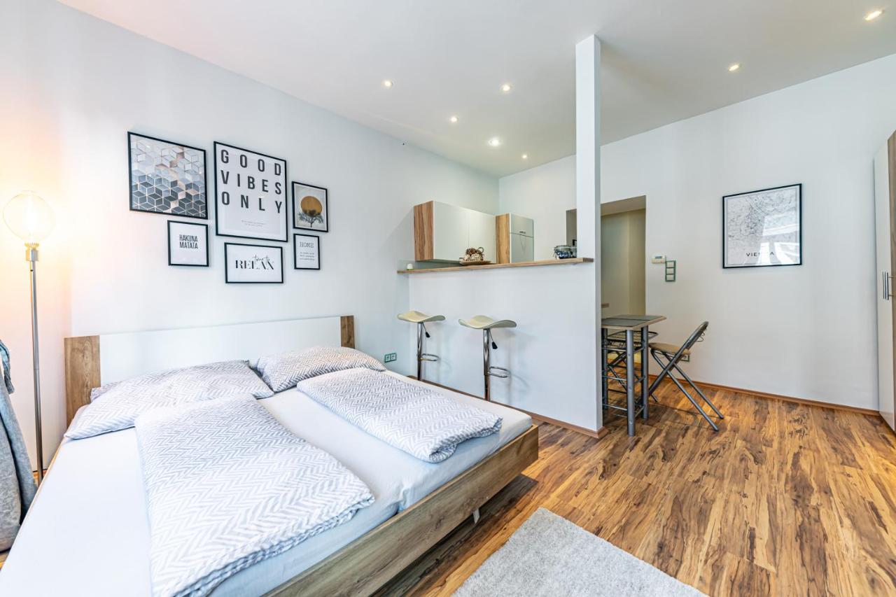 Cozy + Trendy By Jr City Apartments Wina Bagian luar foto