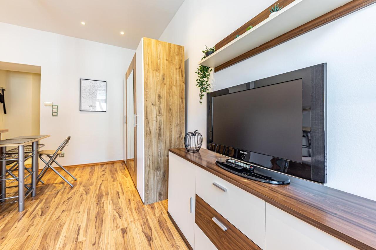 Cozy + Trendy By Jr City Apartments Wina Bagian luar foto