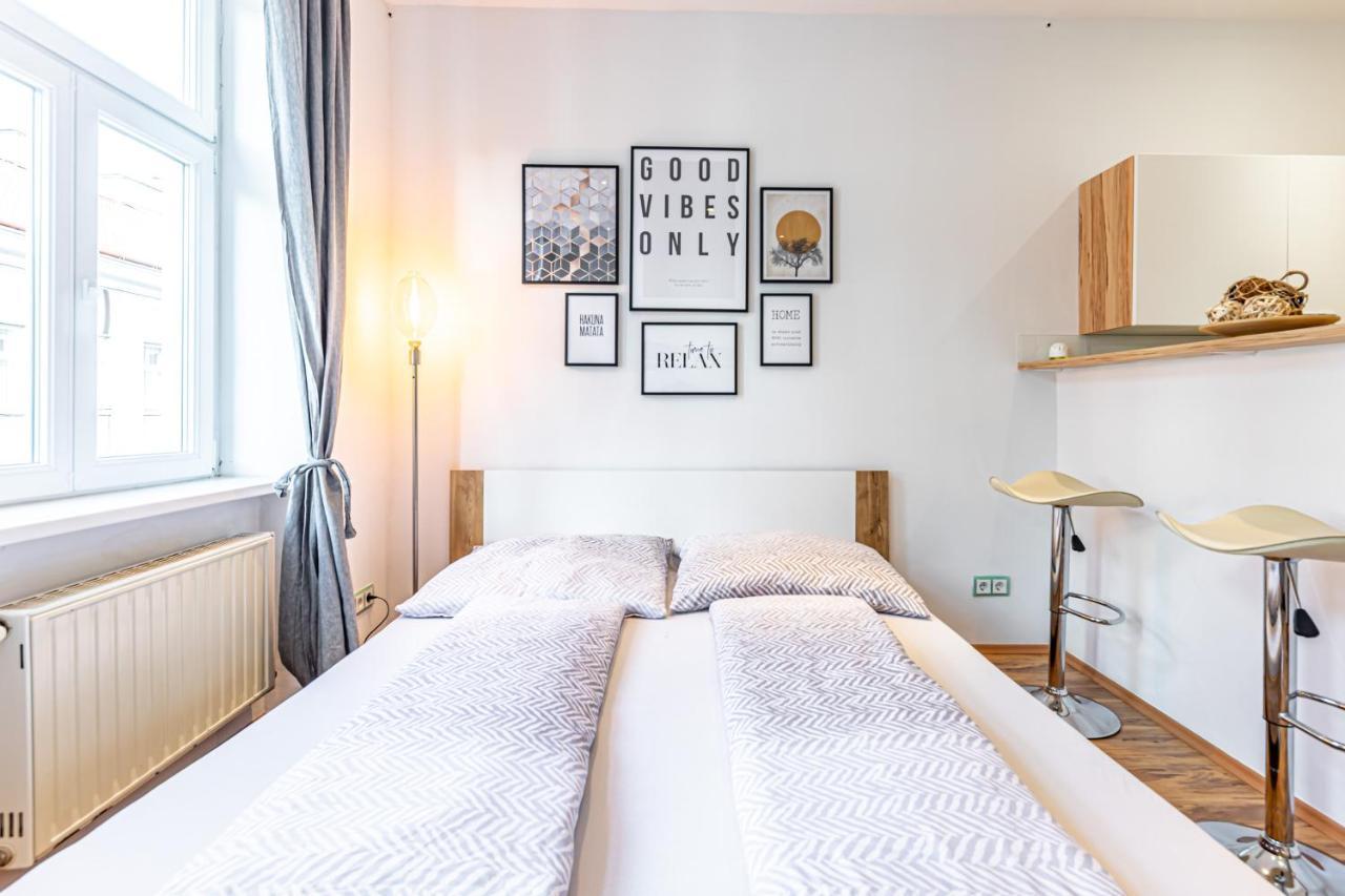 Cozy + Trendy By Jr City Apartments Wina Bagian luar foto