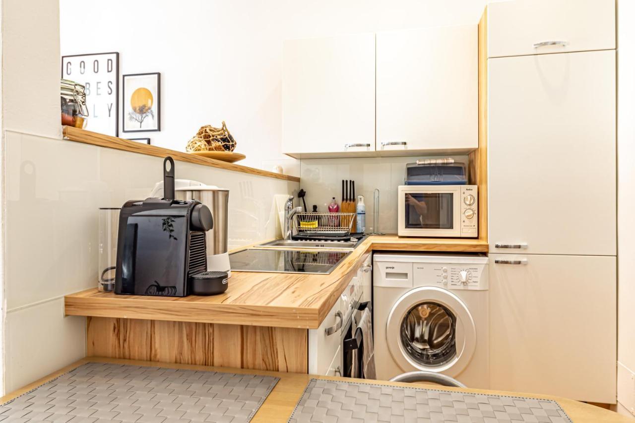 Cozy + Trendy By Jr City Apartments Wina Bagian luar foto