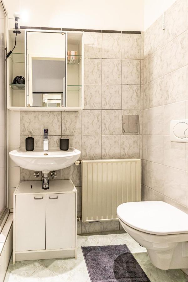 Cozy + Trendy By Jr City Apartments Wina Bagian luar foto