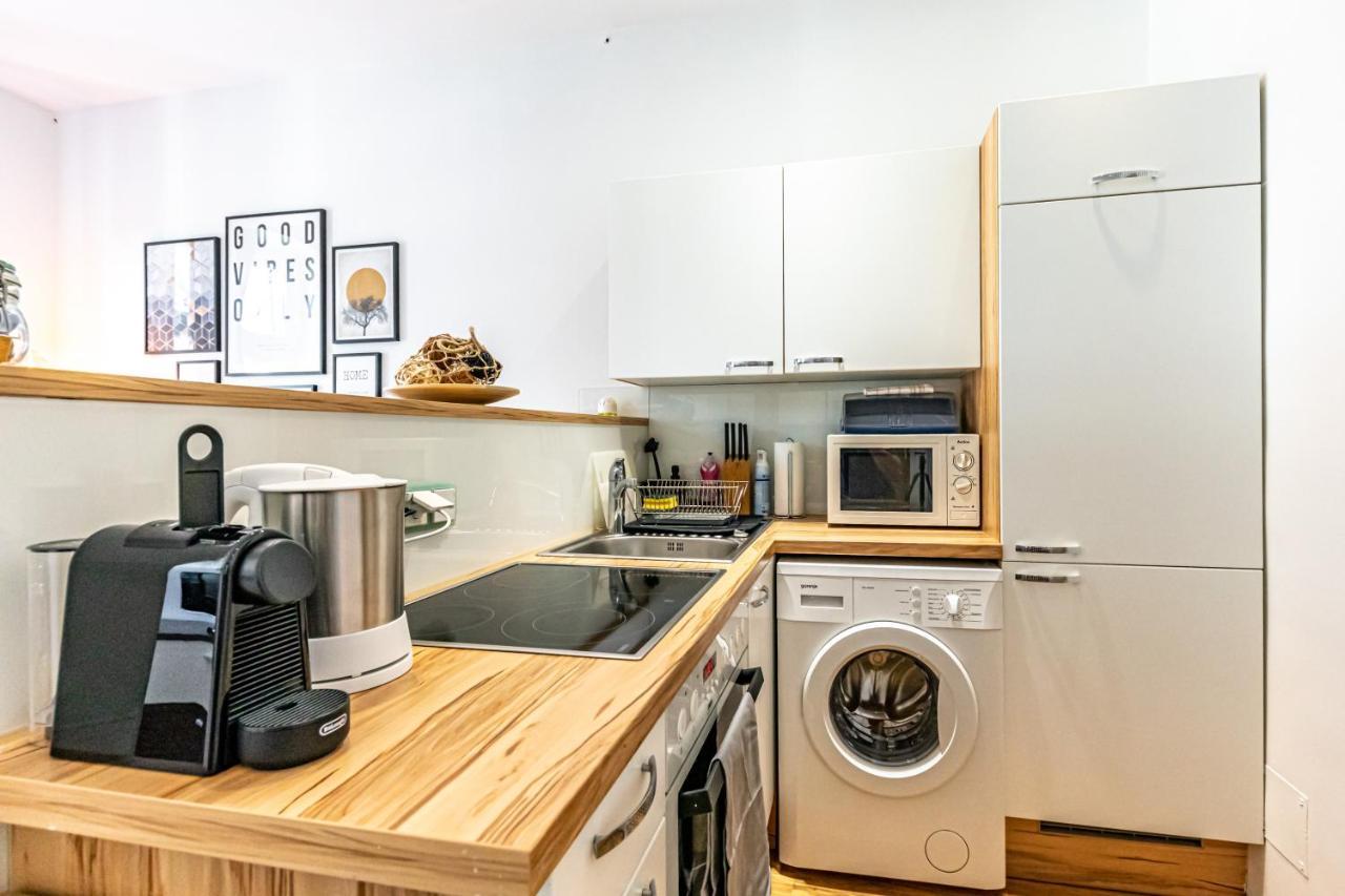 Cozy + Trendy By Jr City Apartments Wina Bagian luar foto
